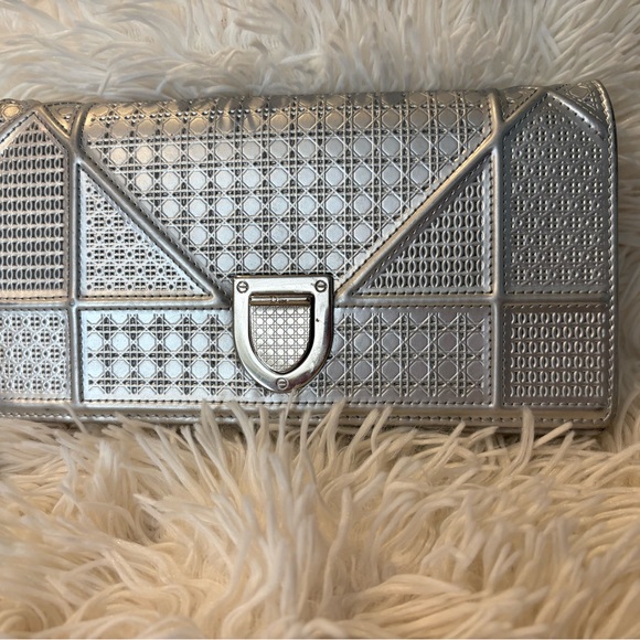 Dior Handbags - Dior Silver Diorama Geometric Clutch/WOC